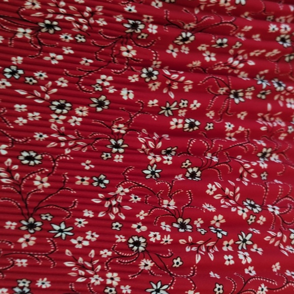 NWOT Woman's Sleeveless Blouse - Picture 5 of 8